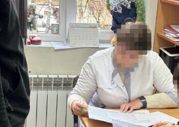На Закарпатті двох офтальмологів викрили на оформленні фіктивних діагнозів ухилянтам