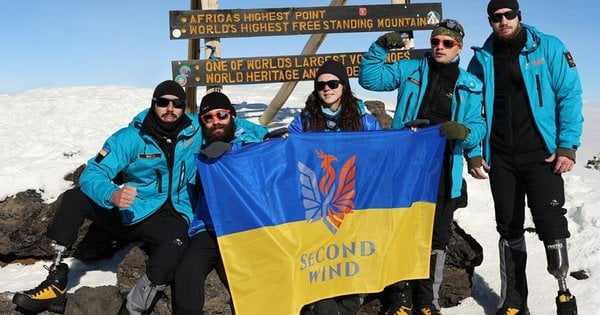Військовий із Львівщини на протезі піднявся на гору Кіліманджаро (фото)