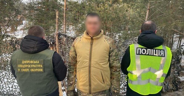 Поліція викрила військових, які за гроші допомагали дезертирувати з ЗСУ