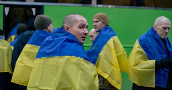 Двоє захисників з Волині після 2,5 років полону повернулися додому