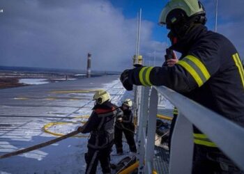 Рятувальники частково розкривають саркофаг ЧАЕС для гасіння осередку тління