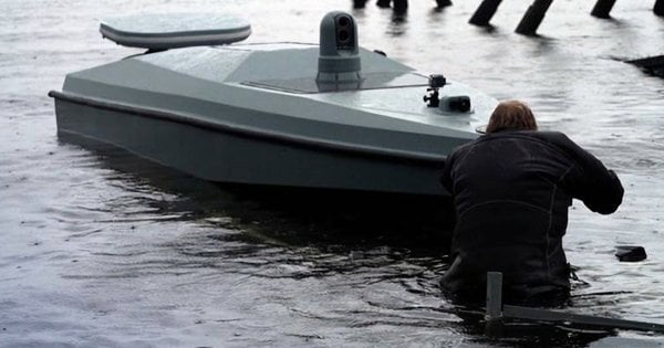 Росіяни застосували нову тактику протидії українським морським дронам у Чорному морі