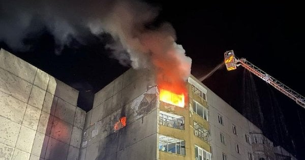 Російський дрон влучив у багатоповерхівку на Кіровоградщині, є постраждалі