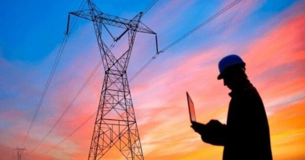 Через обстріли «Укренерго» запровадило відключення світла у двох регіонах
