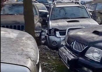 Мер Львова закликав міністра МВС передати на фронт десятки арештованих пікапів