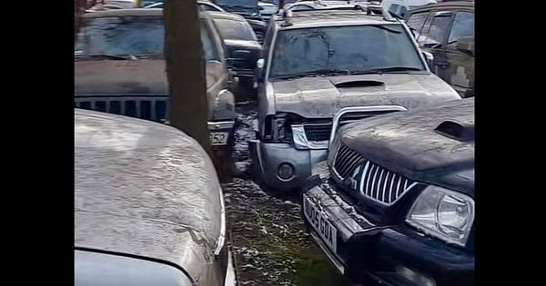 Мер Львова закликав міністра МВС передати на фронт десятки арештованих пікапів