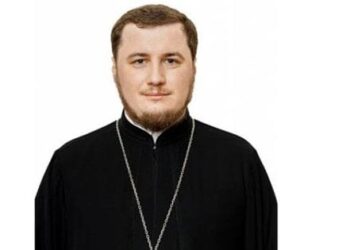 Священник з Буковини збирає гроші на російську армію і благословляє солдат Московського округу