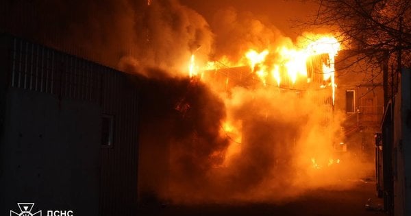 Росіяни вночі атакували Україну балістичною ракетою та понад 120 дронами