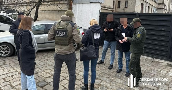 На Прикарпатті та Закарпатті ДБР викрило групу, яка переправила за кордон 150 ухилянтів