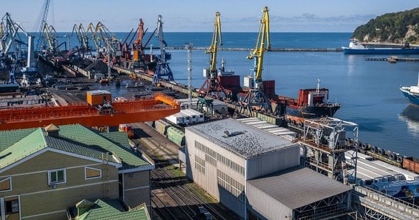 Безпілотники масовано атакували морський порт у Туапсе