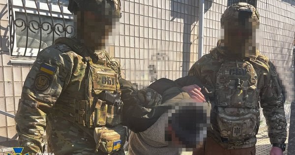 У Херсоні затримали диверсанта, якого росіяни планували підірвати біля будівлі ТЦК
