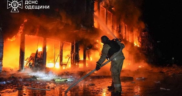 Одеса опинилася у вогні внаслідок масованого удару росіян, є постраждалі