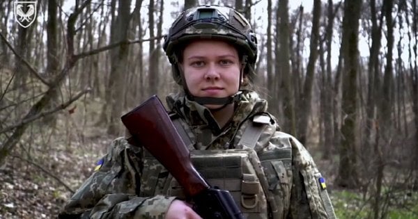 Перша дівчина уклала контракт «18-24» зі Збройними силами України