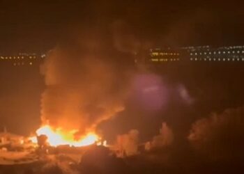 Російські безпілотники масовано атакували Дніпро, є постраждалі