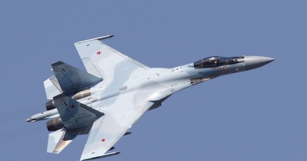 Російський винищувач влаштував провокацію у Середземному морі