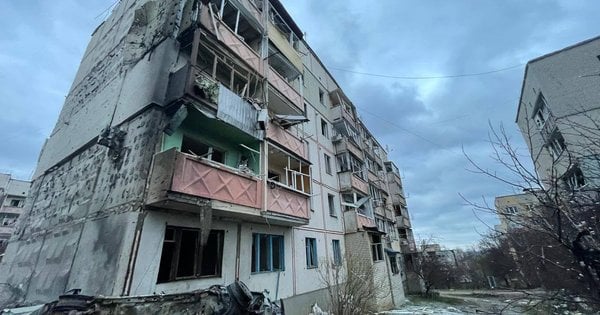 Унаслідок авіаудару по багатоповерхівці в Куп’янську постраждали четверо людей