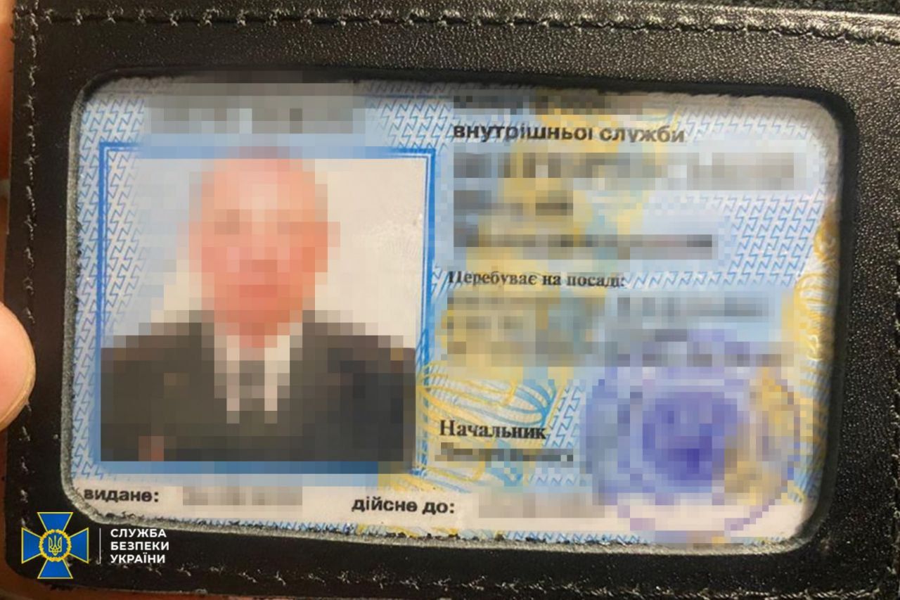 Pratsivnyk stolychnoi kolonii zlyvav rosiianam dani pro ekszasudzhenykh shcho voiuiut