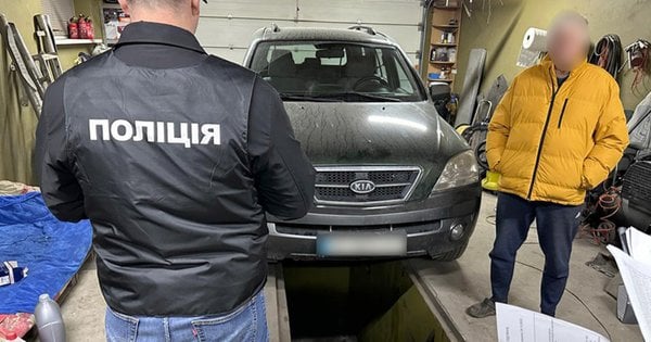 У Хмельницькому псевдоволонтерів викрили на продажі ввезених для ЗСУ автомобілів
