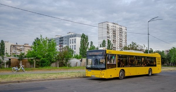 У Києві дозволили рух наземного громадського транспорту під час повітряної тривоги