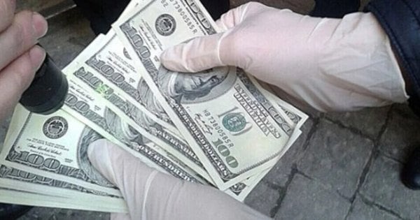 У Львові поліцейський за 6000 доларів обіцяв закрити справу про розшук ухилянта