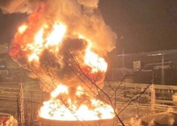 У Москві безпілотники врізалися в житлові будинки, а в Туапсе підпалили НПЗ