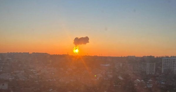 Внаслідок атаки дронів на Саратовську область Росії сталася сильна пожежа на аеродромі Енгельс