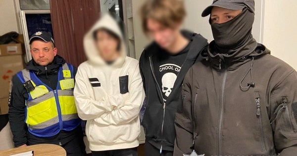 Поліція та СБУ встановили підлітків, що слухали російський гімн у Києві