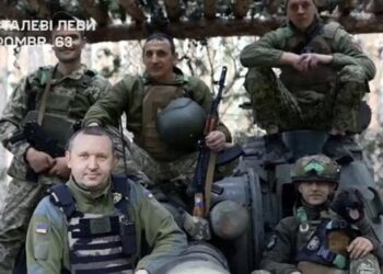 Бійці 63 ОМБр дробовиком та автоматами збили 7 дронів, захистивши САУ від російського удару