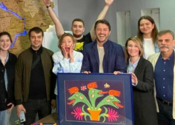 Za peniaze z predaja obrazu Marie Priymachenko sa kúpi 125 mikrobusov pre ozbrojené sily