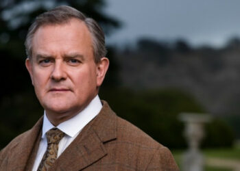 Britský herec Hugh Bonneville hovoril o zničení Charkova Rusmi