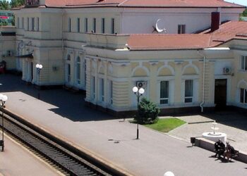 Do Chersonskej oblasti priviezli okupanti 17 vagónov s muníciou