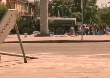 Obyvatelia Mariupolu distribuujú obyvateľom kontaminovanú vodu