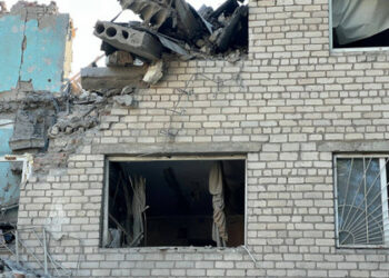 Dvaja ľudia zahynuli v dôsledku masívneho ostreľovania v Mykolajive