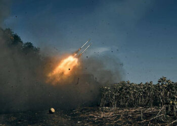 Rusi umiestňujú vojakov a techniku ​​do škôlok a kostolov