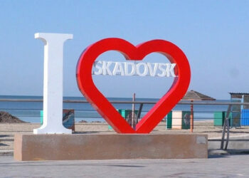 Rusi presunuli okupačnú správu Chersonu do Skadovska – generálny štáb