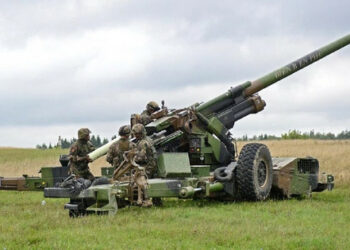 Francúzsko odovzdalo Ukrajine šesť samohybných zbraní TRF1 a 18 Caesar