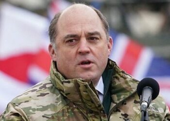 Británia je pripravená chrániť spojencov, ktorí pošlú sovietskych bojovníkov na Ukrajinu