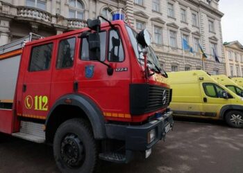 Dobrodinci darovali do prvej línie tri sanitky a hasičské auto