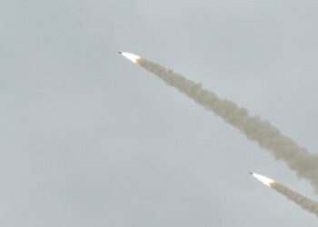 Rusko začalo raketový útok na centrum Charkova, sú tam zranení