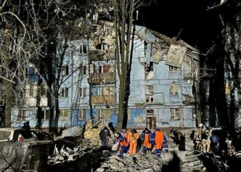 Росіяни завдали ракетного удару по багатоповерхівці в Запоріжжі, є загиблі