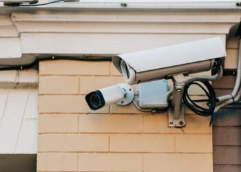 Російські хакери зламують камери спостереження в кав'ярнях України для збору інформації