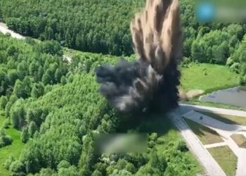 Росіяни підірвали дорогу на кордоні, побоюючись українського контрнаступу