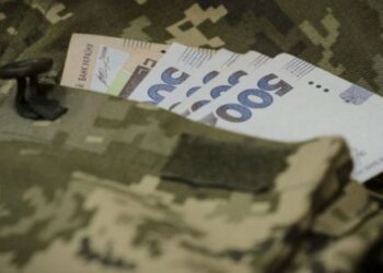 Залужний та Резніков закликали парламент відкласти розгляд про доплату 30 тис. грн військовим