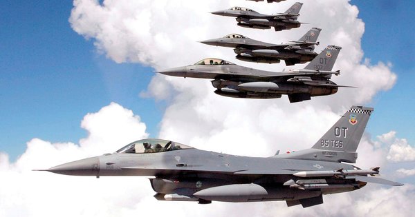 Захід досі не узгодив план підготовки українських пілотів на F-16, – Politico