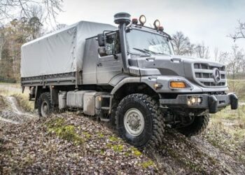 Mercedes-Benz передала Україні сотню військових вантажівок Zetros