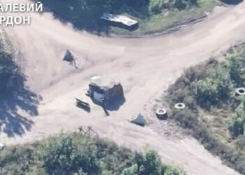 Прикордонники показали, як атакували блокпост росіян дронами-камікадзе