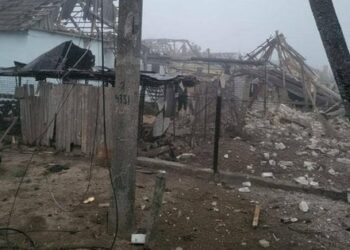 У Бериславі від російського обстрілу загинула жінка, яка стояла на балконі