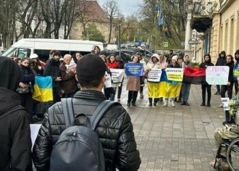Під тиском мітингарів Львівська облрада обмежила некритичні видатки з бюджету