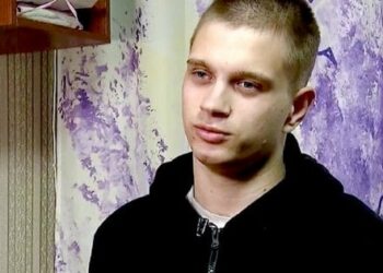 Росіяни вручили повістку у військкомат депортованому з Маріуполя 17-річному підлітку