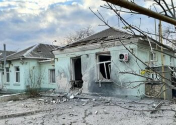 Росіяни здійснили масовану атаку на Херсон: відео